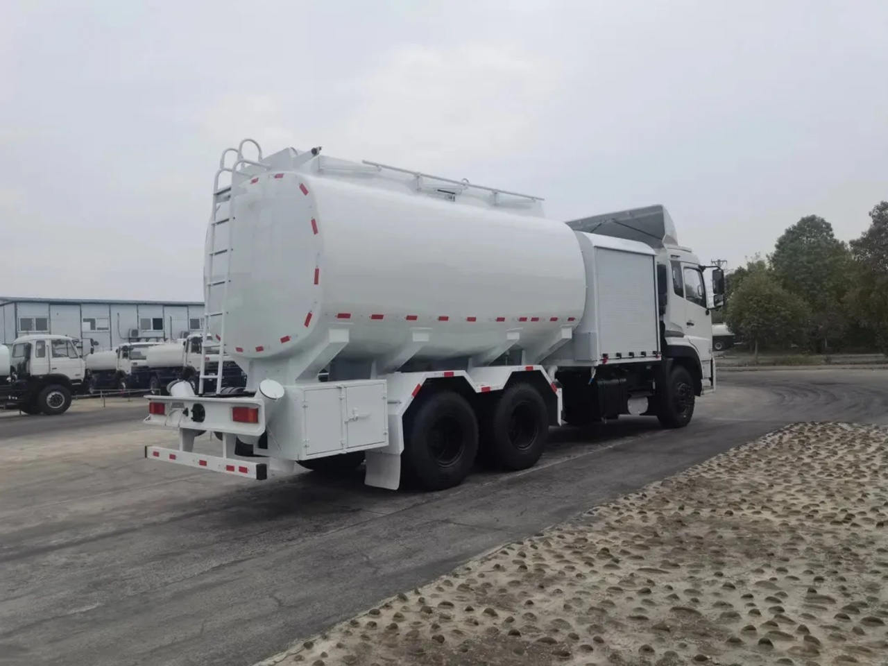 10 Wheelers 18000 Liters Aircraft Refueller (4)