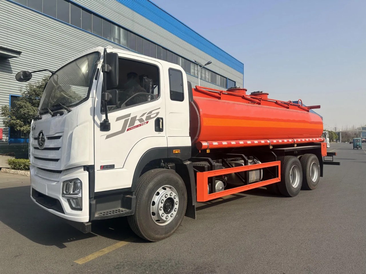 10 Wheelers 21 CBM Mobile Fuel Truck (2) 10 Wheelers 21 CBM Mobile Fuel Truck (2)