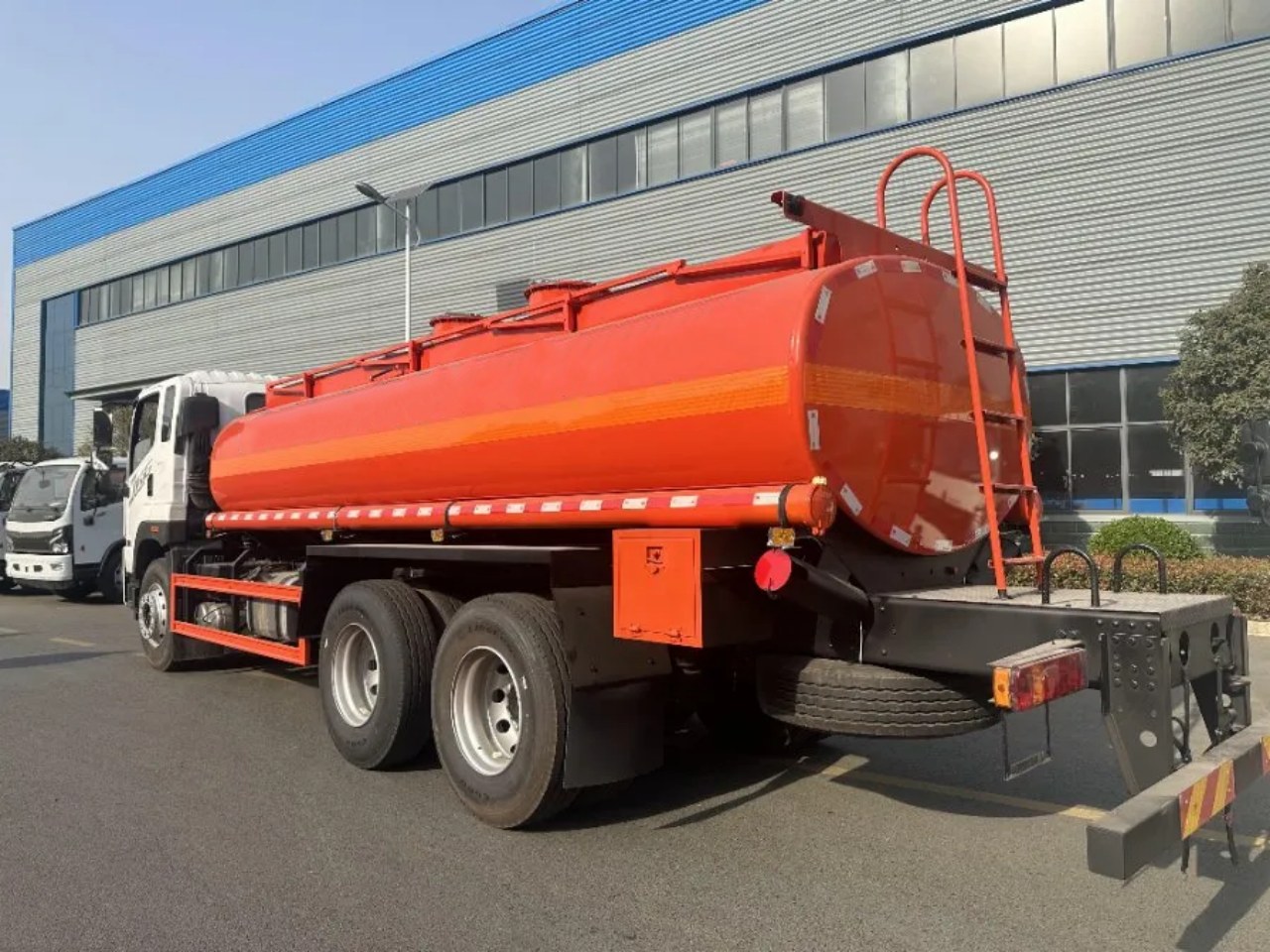 10 Wheelers 21 CBM Mobile Fuel Truck (3) 10 Wheelers 21 CBM Mobile Fuel Truck (3)