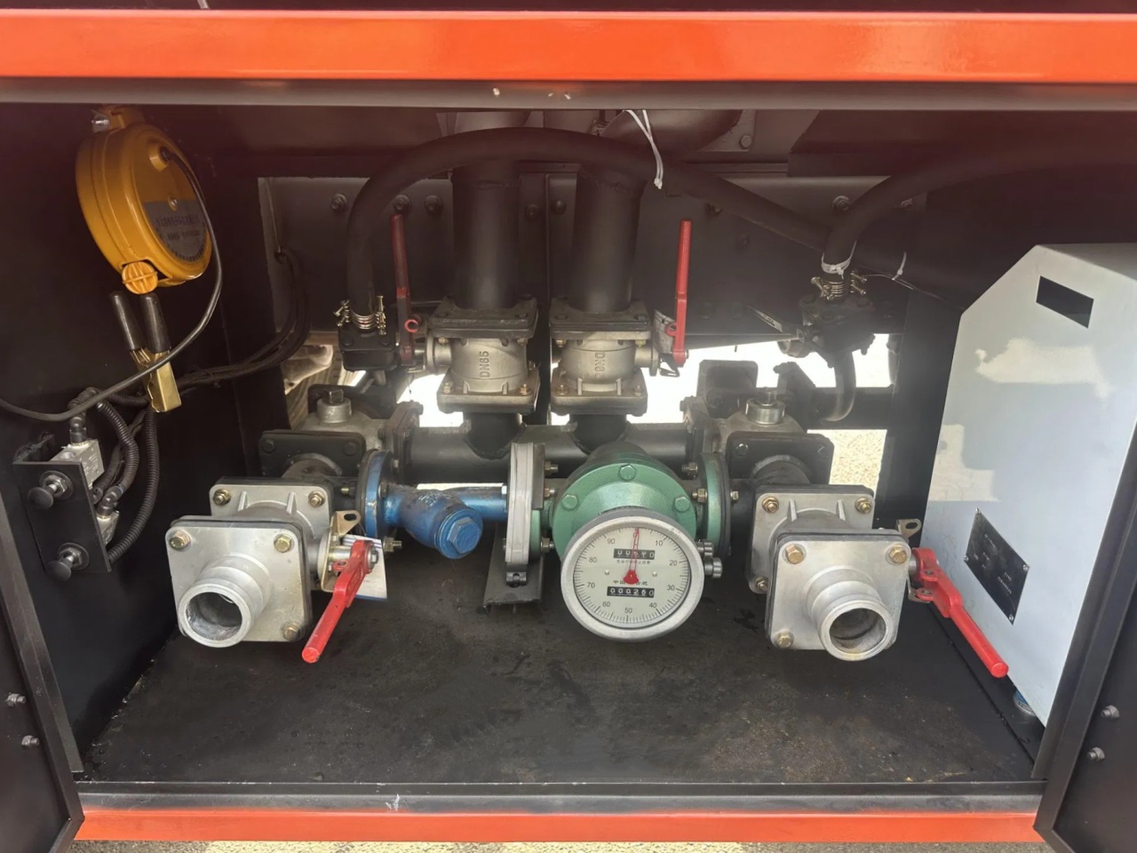 10 Wheelers 21 CBM Mobile Fuel Truck (5) 10 Wheelers 21 CBM Mobile Fuel Truck (5)