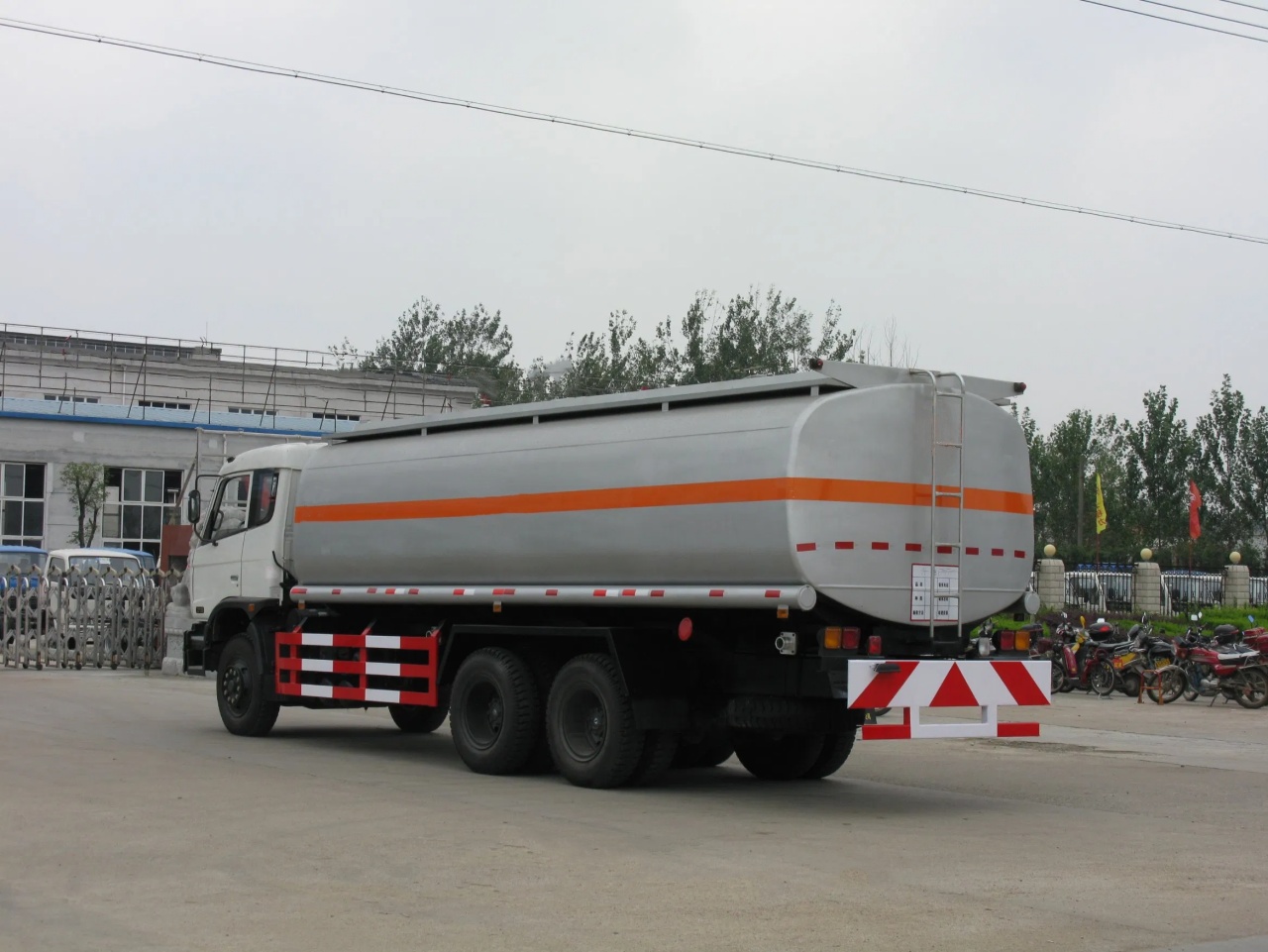 10 Wheelers 5000 Liters Fuel Tank Truck (6)