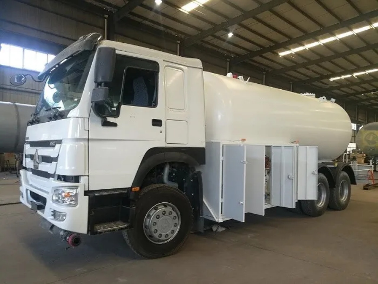 10 Wheelers 52 CBM LPG Bobtail Tanker