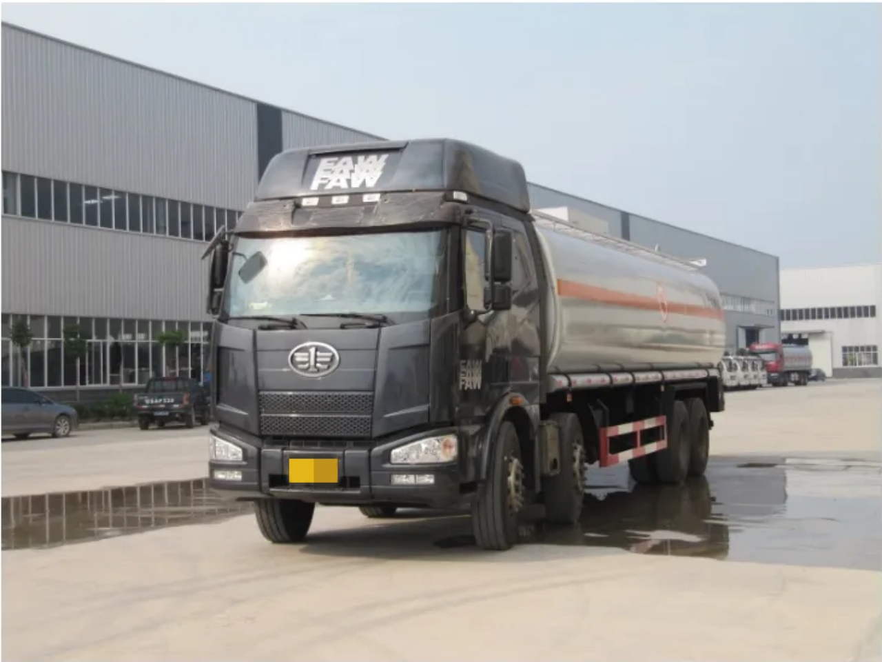 12 Wheelers 30000 Liters Mobile Fuel Truck (2)