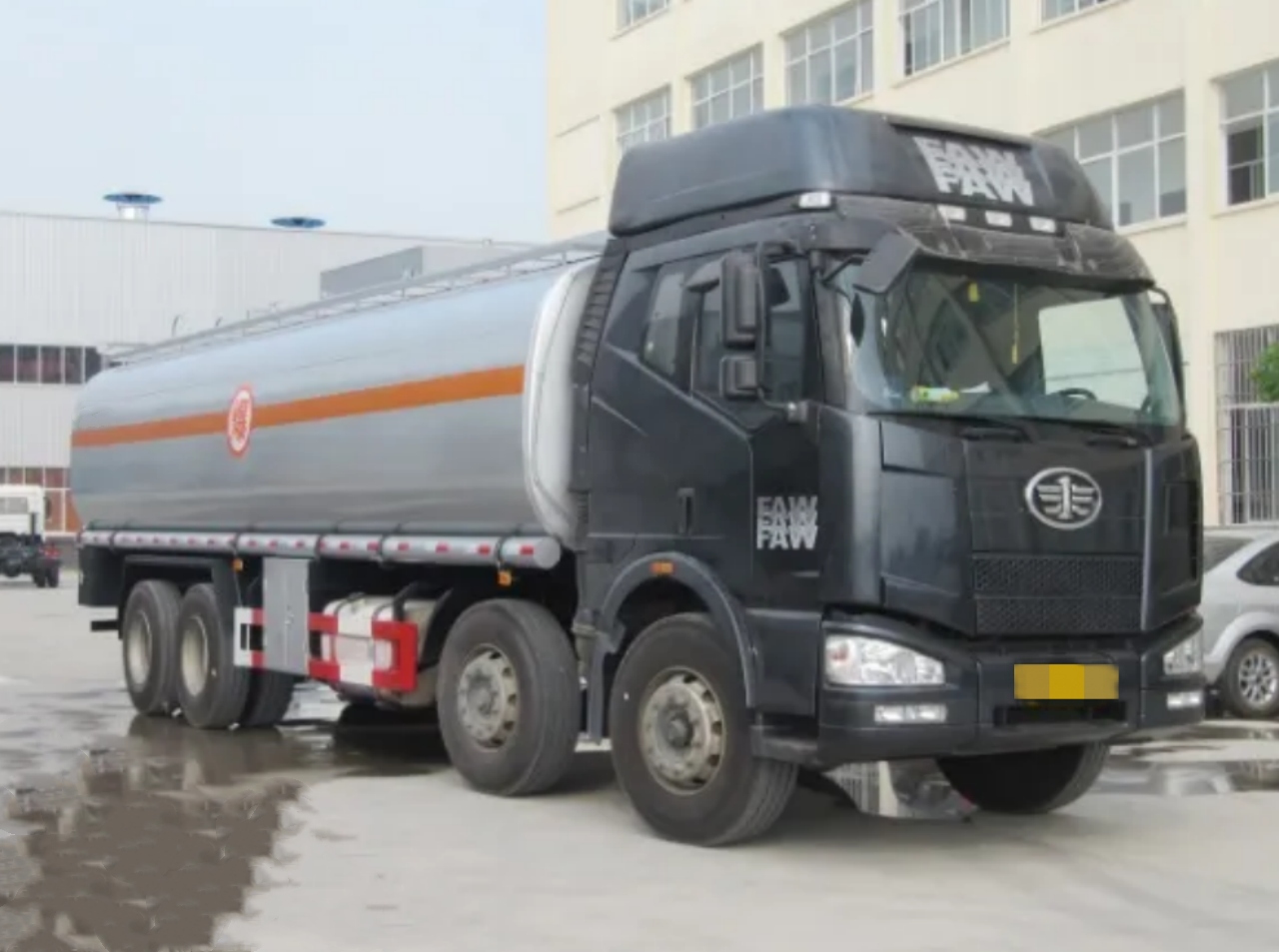 12 Wheelers 30000 Liters Mobile Fuel Truck