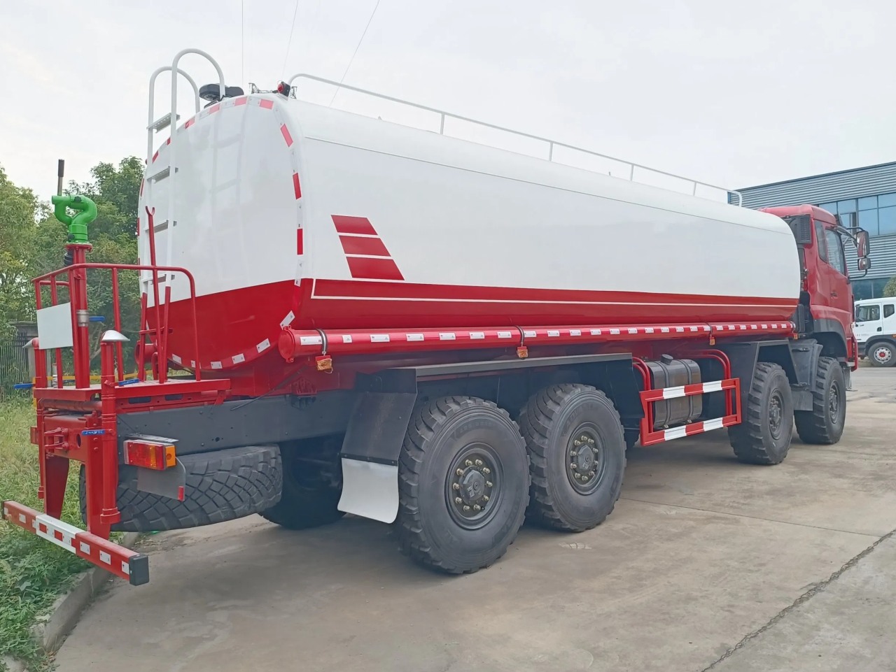 12 Wheelers 30000 Liters Water Truck (4)