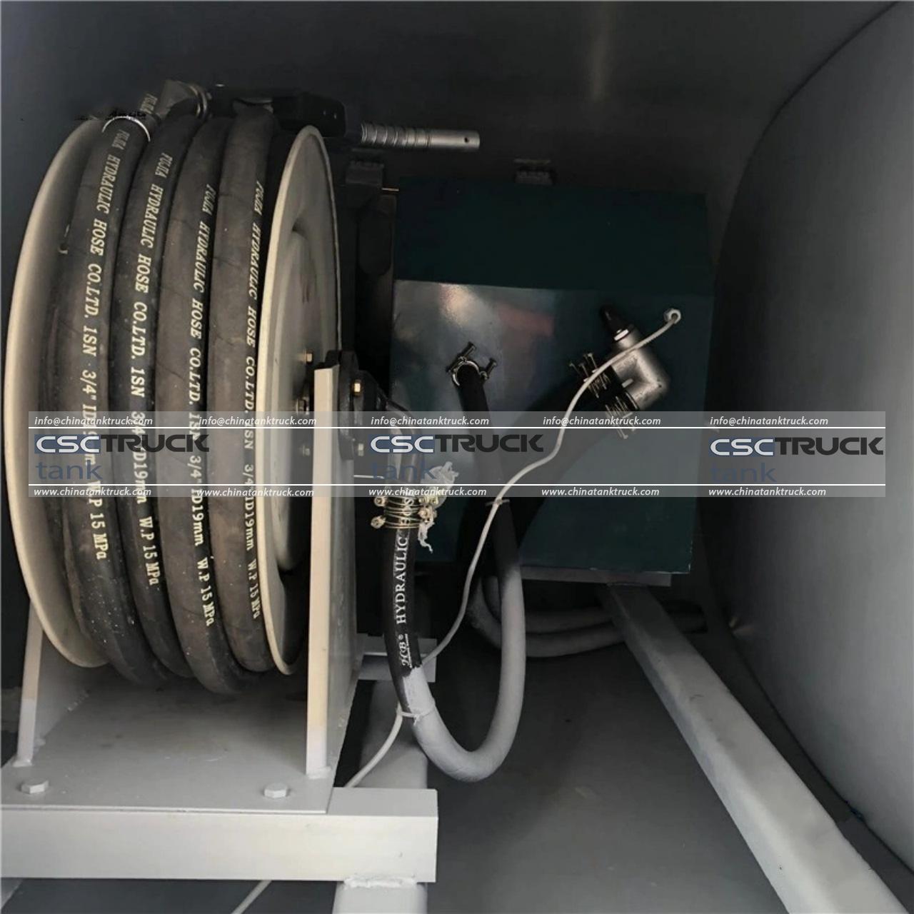 15000 Liters Crude Oil Tank Truck (5) 15000 Liters Crude Oil Tank Truck (5)