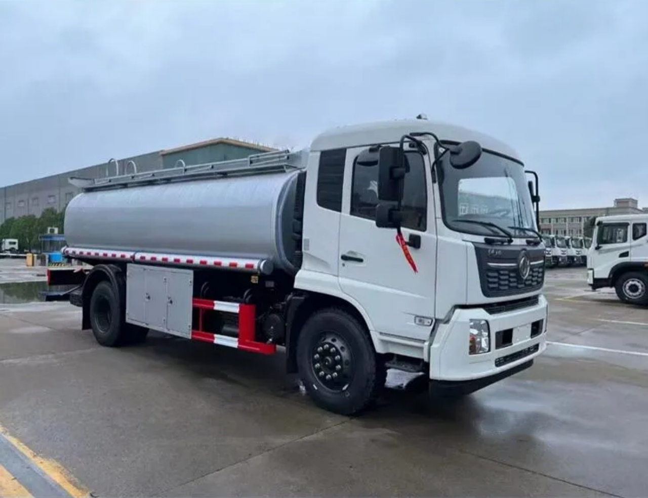 15000 Liters Mobile Oil Tanker Truck (2)
