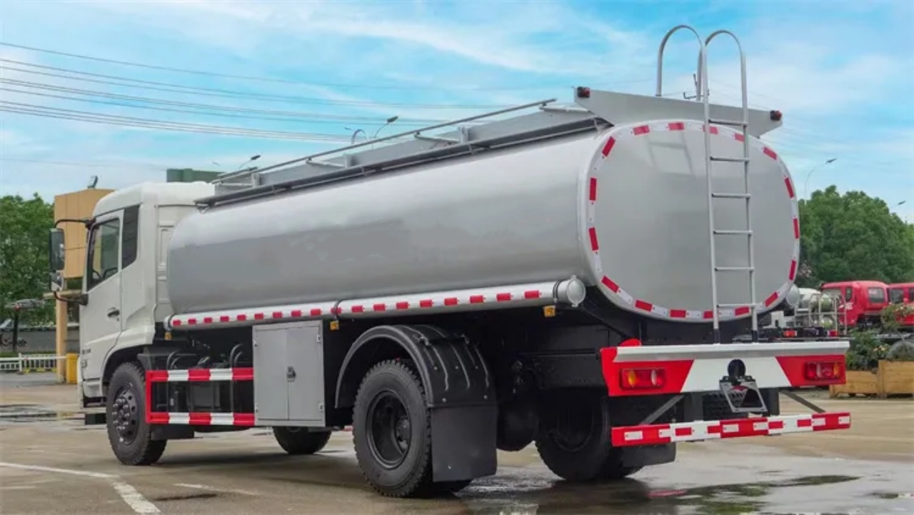15000 Liters Mobile Oil Tanker Truck (3)