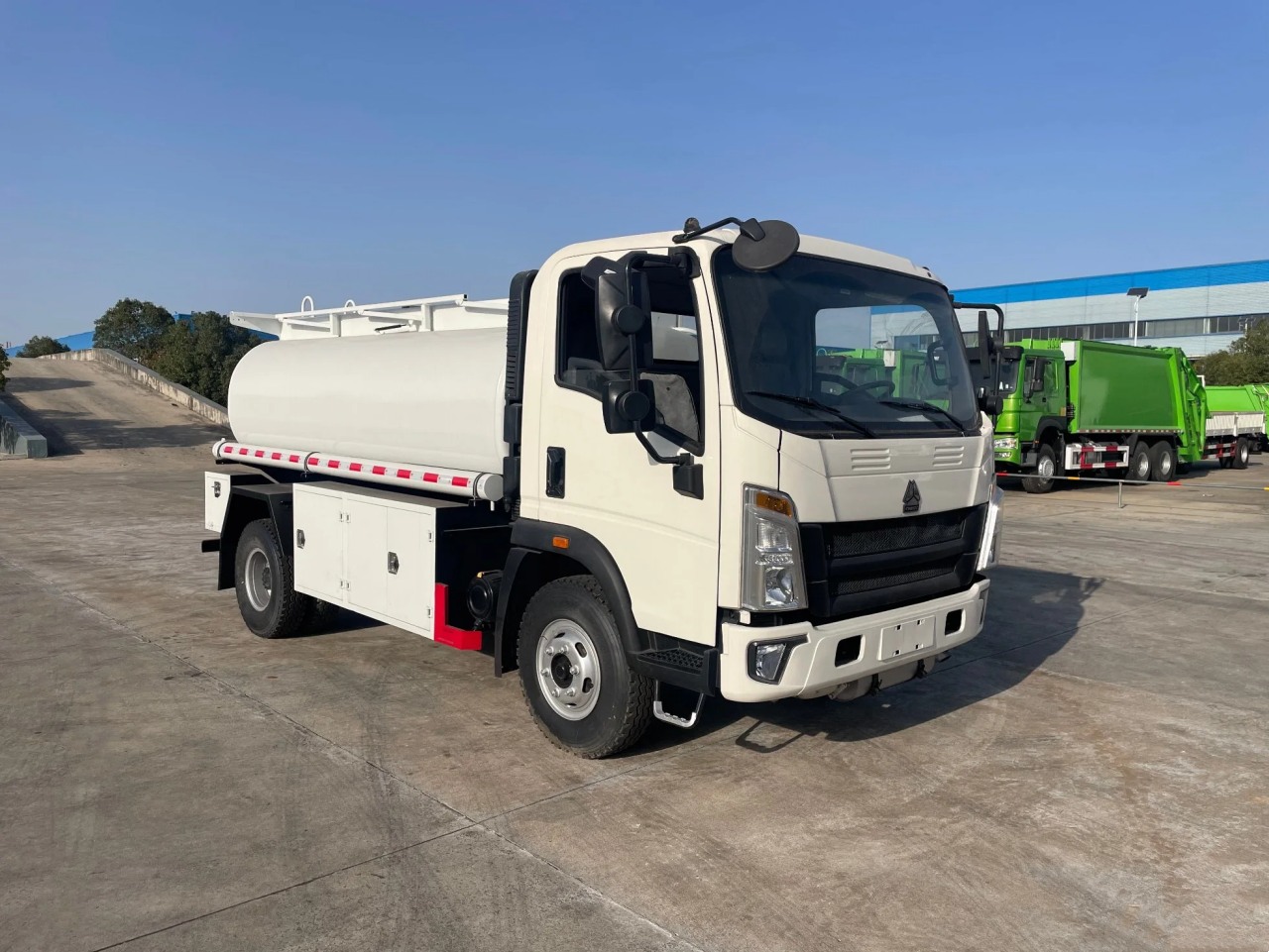 2024-Factory-HOWO-Brand-4X2-6X4-8X4-8tons-15t-Gas-Diesel-Dispenser-Cheap-Used-Trucks-Low-Price-High-Quality-Transport-Oil-Tanker-Small-Mini-Fuel-Tank-Truck