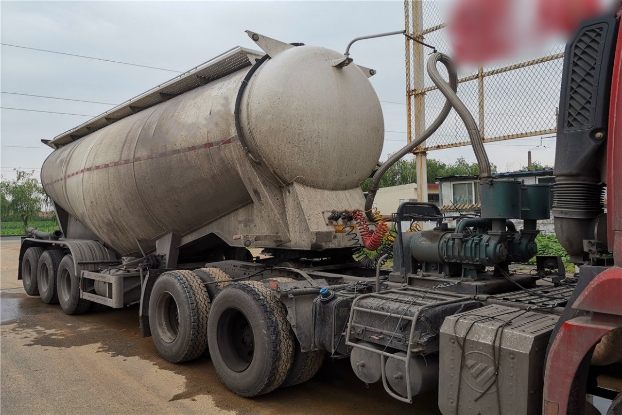 28m³ CIMC Dry Bulk Trailer — A Choice for Enhanced Efficiency! (5)