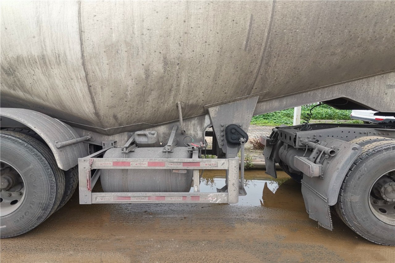 28m³ CIMC Dry Bulk Trailer — A Choice for Enhanced Efficiency! (7)