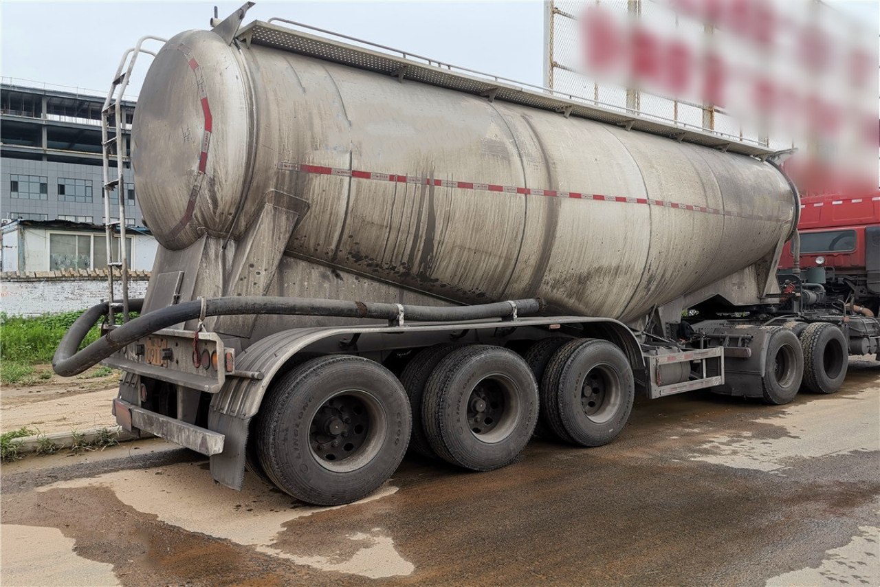 28m³ CIMC Dry Bulk Trailer — A Choice for Enhanced Efficiency! (8)
