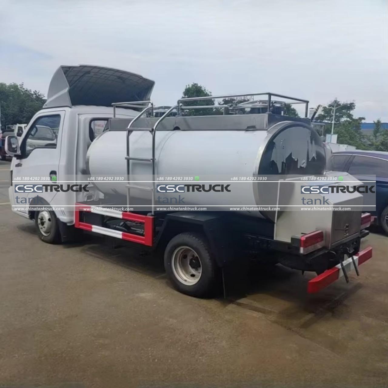 3000 Liters Small Milk Tanker Truck (4) 3000 Liters Small Milk Tanker Truck (4)