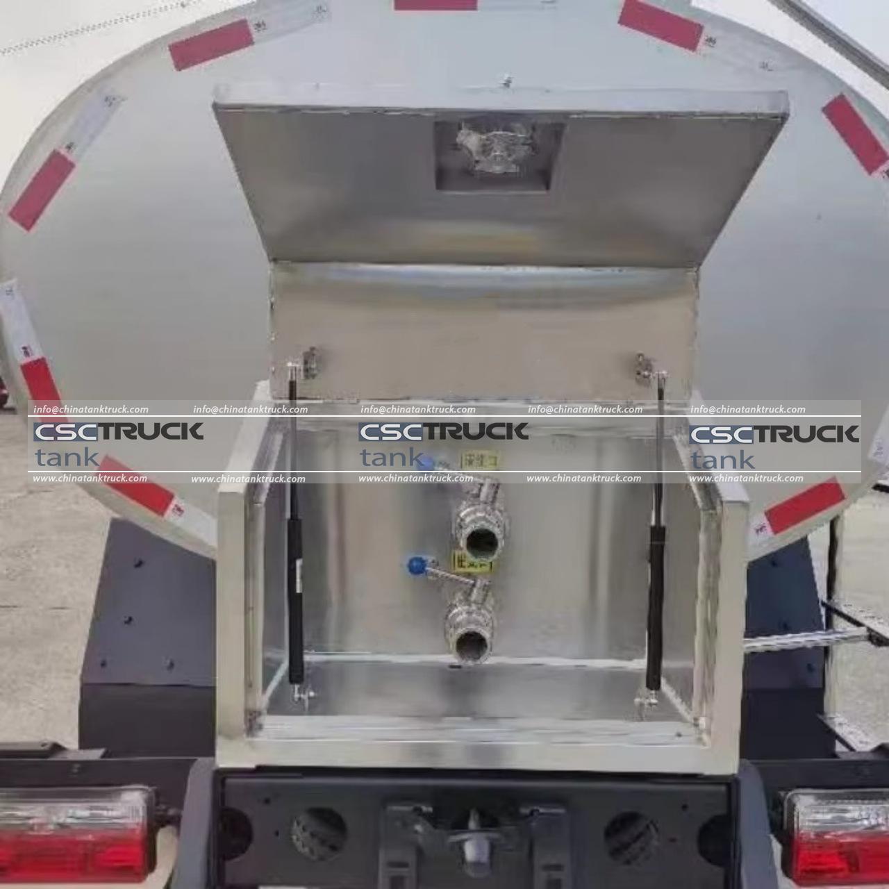 3000 Liters Small Milk Tanker Truck (5)