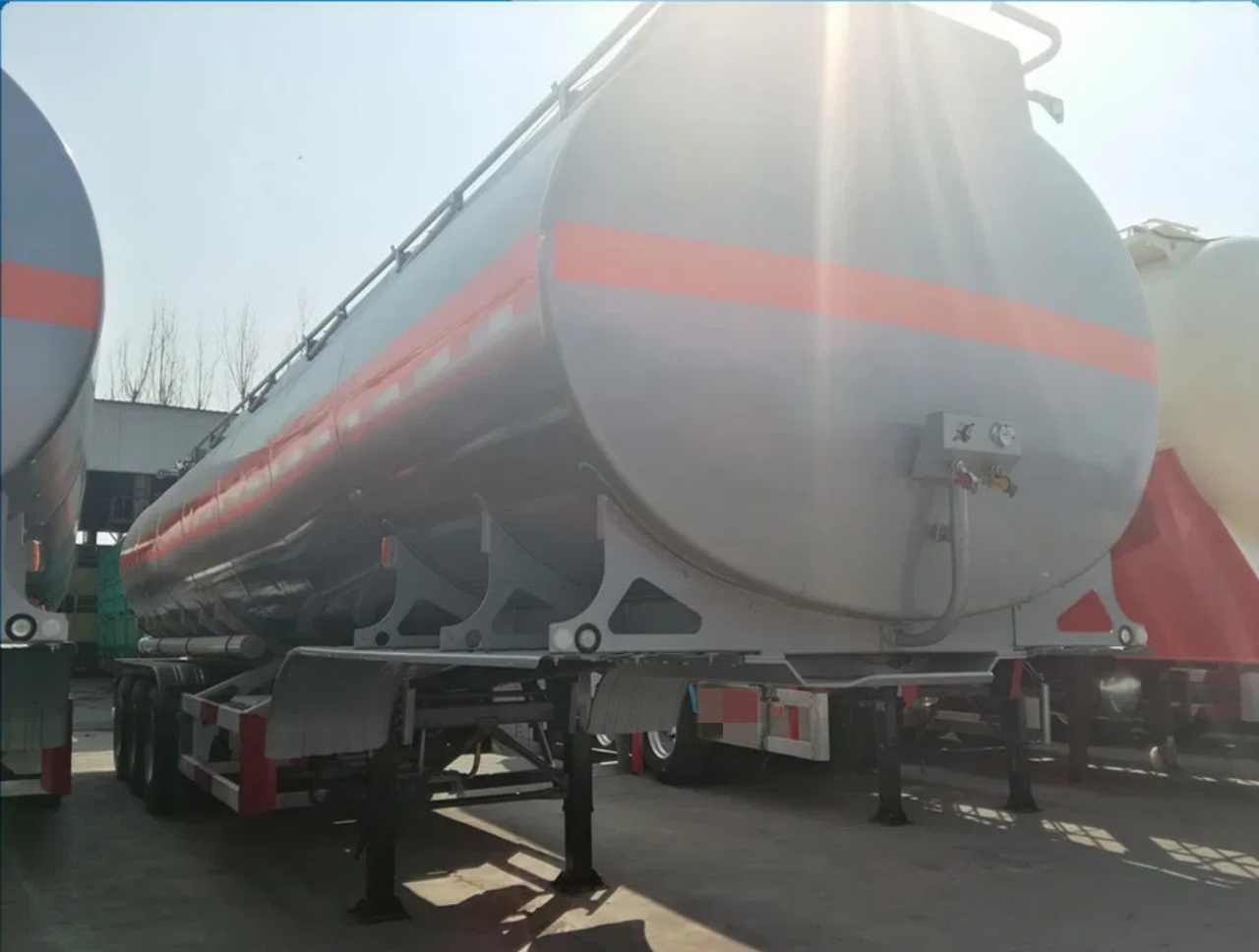 40 CBM Water Tank Semi Trailer (4)