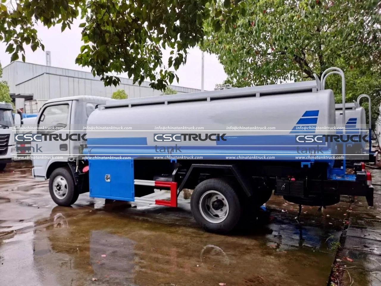 4000 Liters Oil Refueling Tanker Truck (4) 4000 Liters Oil Refueling Tanker Truck (4)