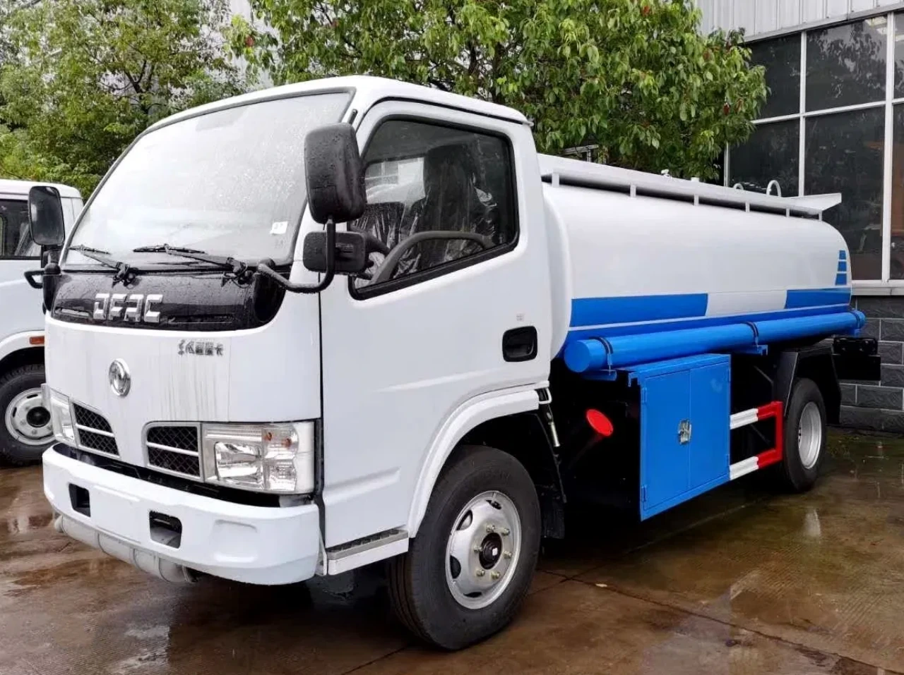 4000 Liters Oil Refueling Tanker Truck