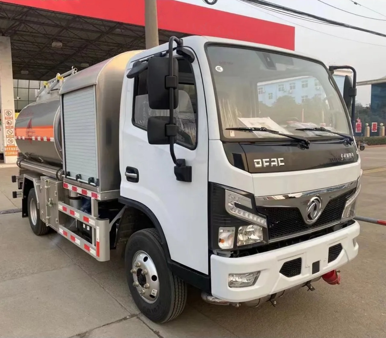 4000 Liters Small Aircraft Refueling Truck (2)