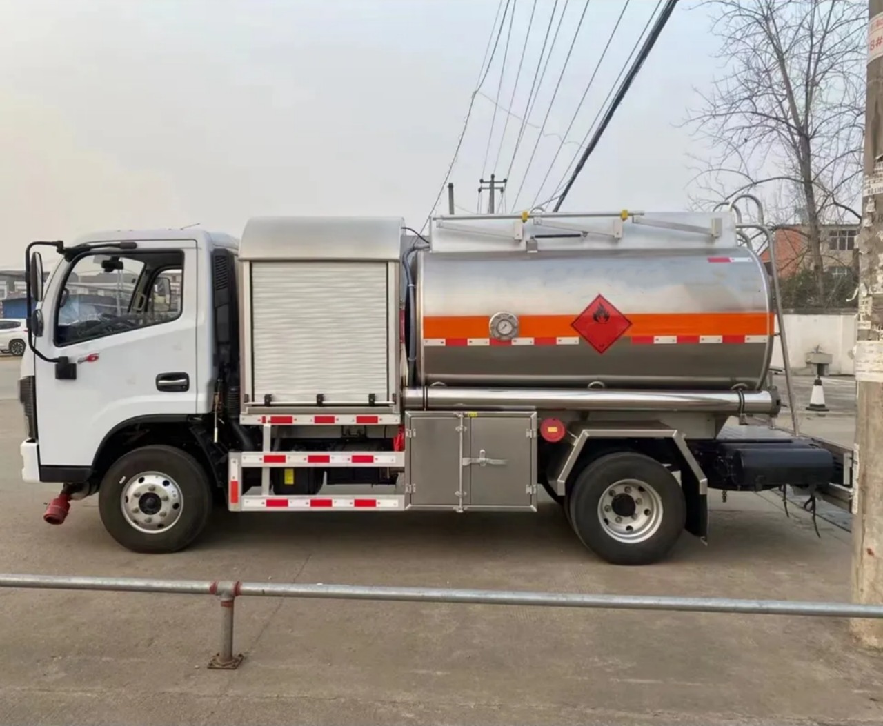 4000 Liters Small Aircraft Refueling Truck (4)