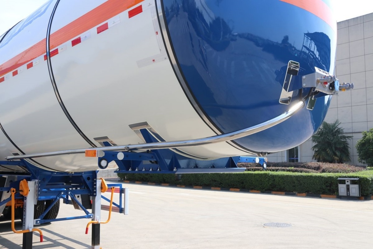 42 CBM Stainless Steel Liquid Semi-trailer — Your Guarantee for Safe Transport (3)