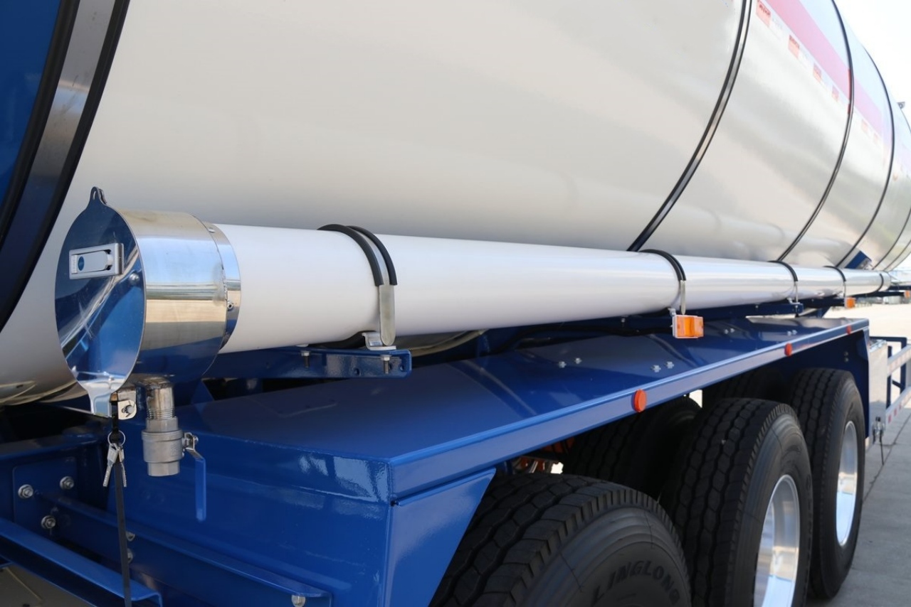 42 CBM Stainless Steel Liquid Semi-trailer — Your Guarantee for Safe Transport (4)