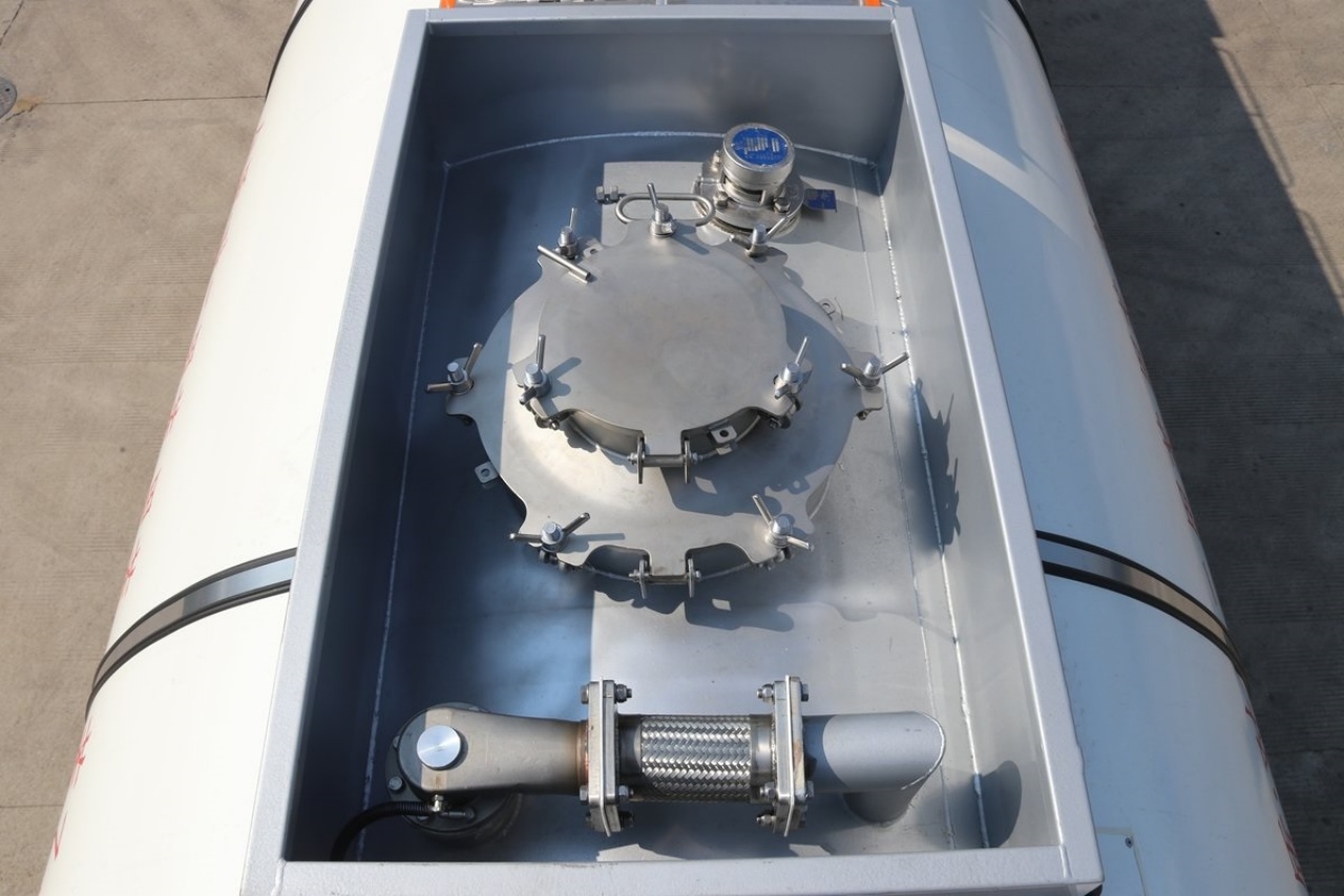 42 CBM Stainless Steel Liquid Semi-trailer — Your Guarantee for Safe Transport (5)