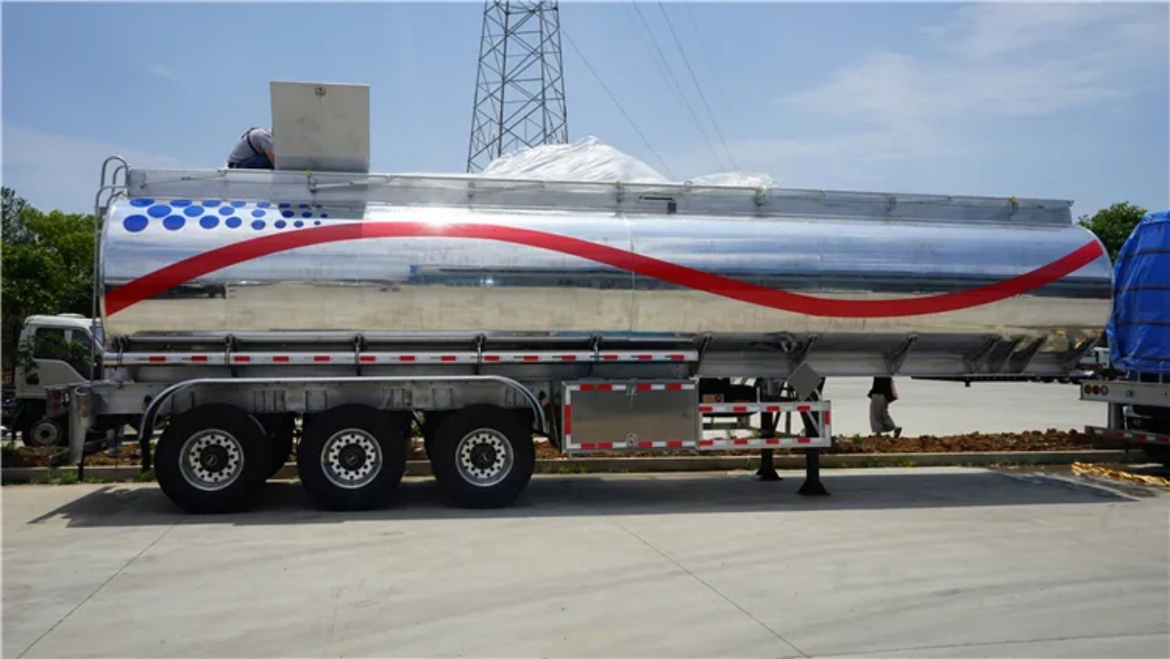 42000 Liters Water Tanker Semi Trailer (2)