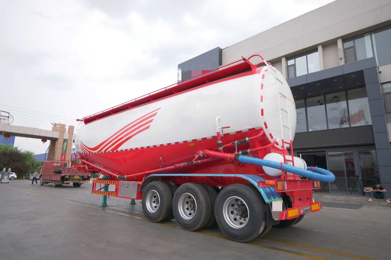 45 CBM Semi-Trailer Pneumatic Tank Truck (2)