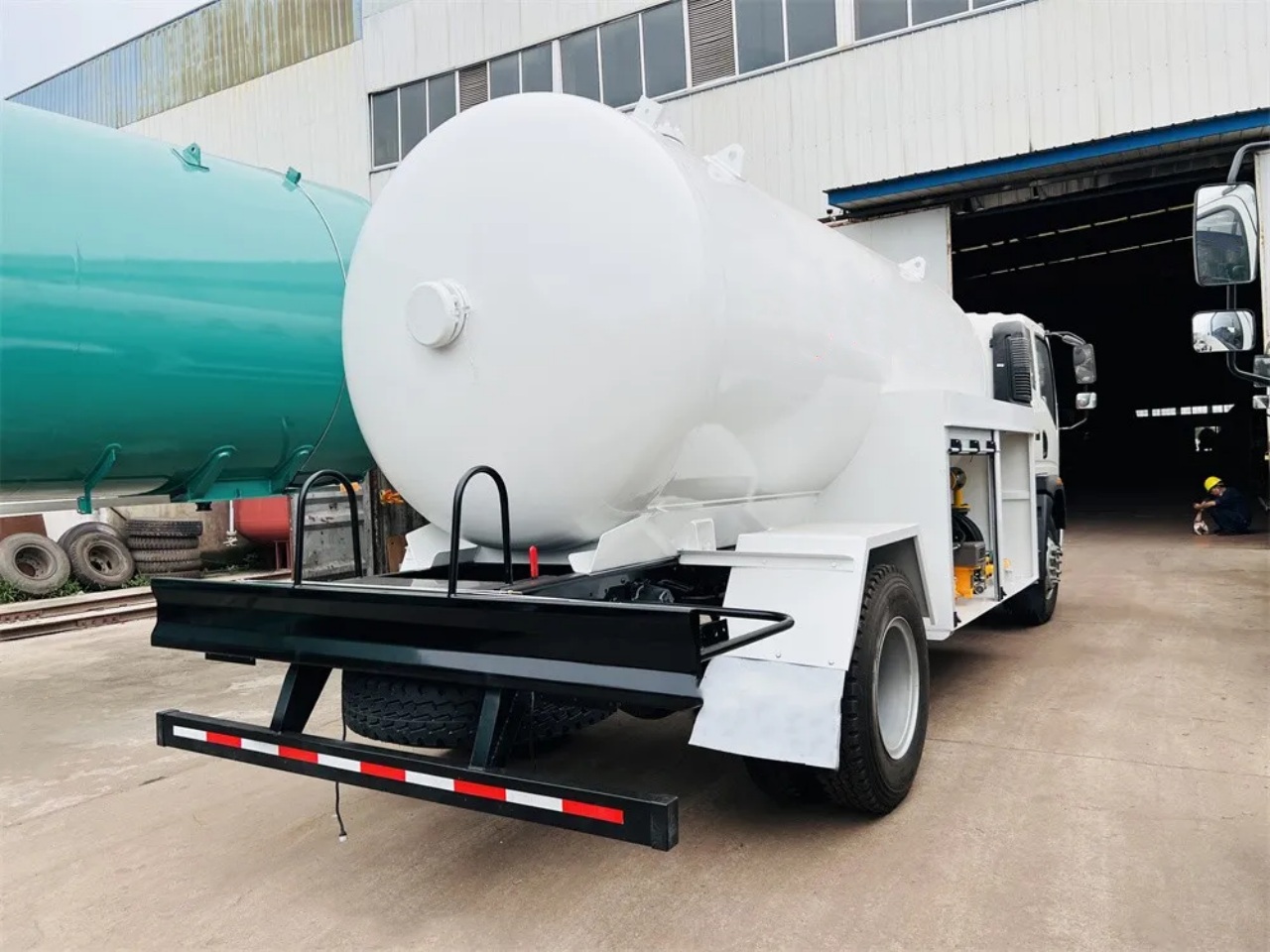 5000 Liters LPG Bobtail Dispenser Tank Truck (2)