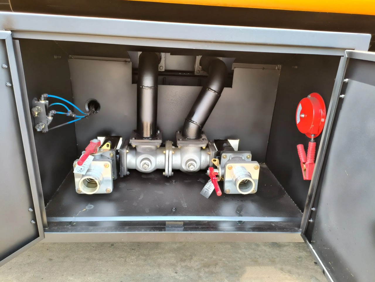 5000 Liters Oil Refueling Tanker Truck (7)