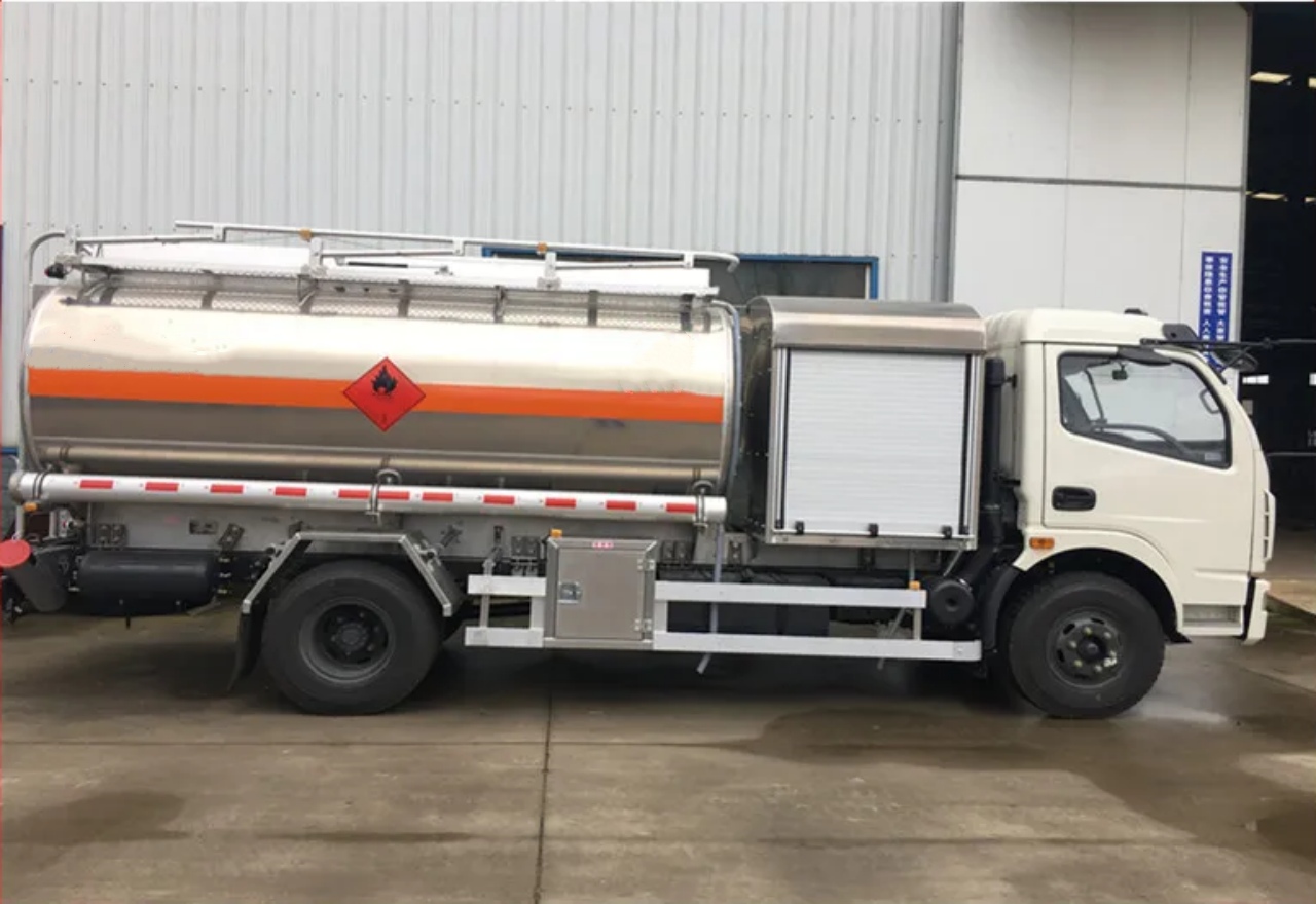 6 Wheelers 10000 Liters Aircraft Refueling Truck (2)