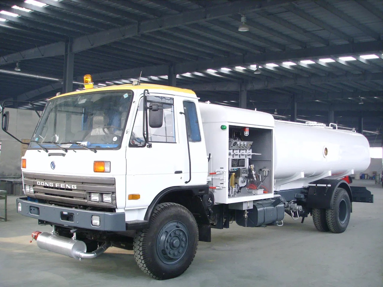 6 Wheelers 10000 Liters Aircraft Refueller (2) 6 Wheelers 10000 Liters Aircraft Refueller (2)