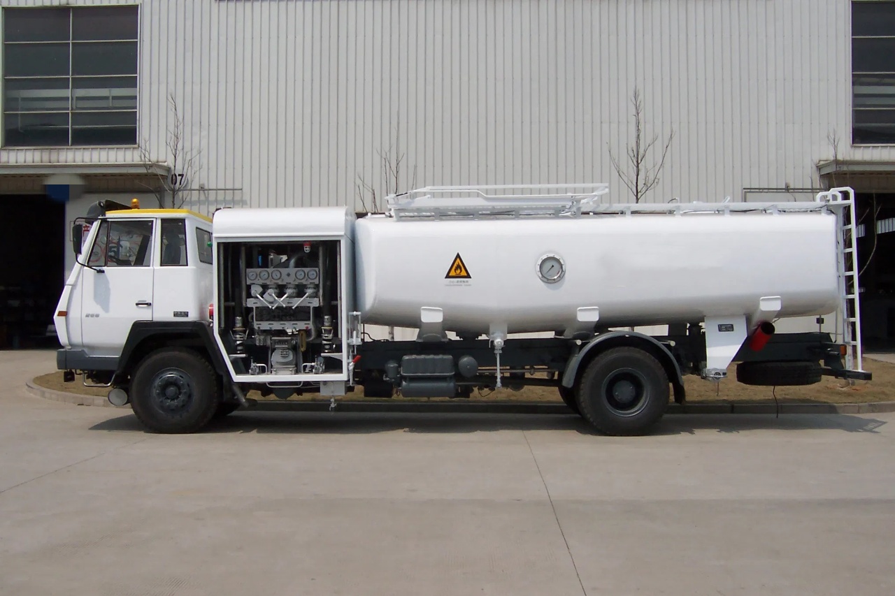 6 Wheelers 10000 Liters Aircraft Refueller (3) 6 Wheelers 10000 Liters Aircraft Refueller (3)