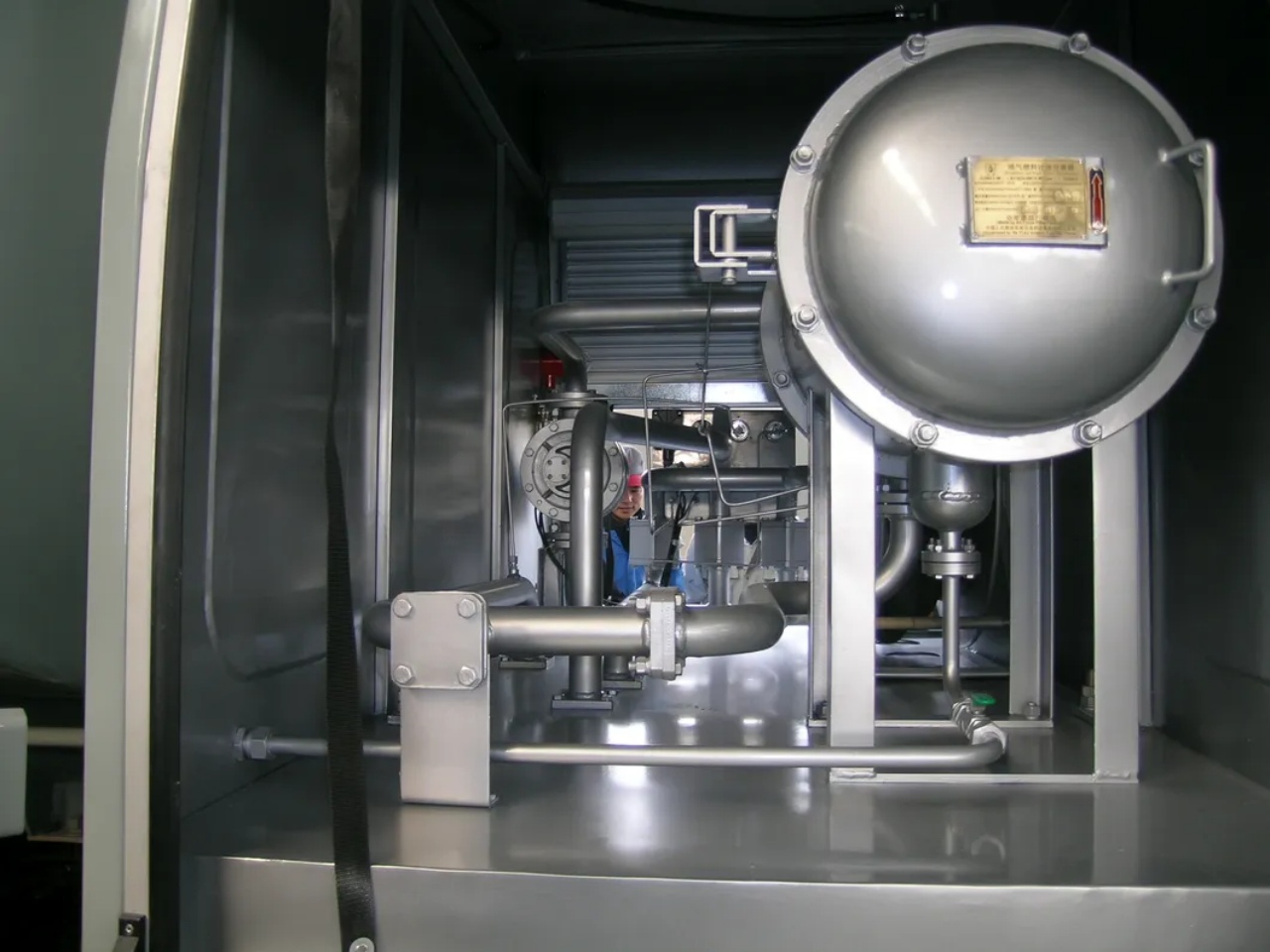 6 Wheelers 10000 Liters Aircraft Refueller (4) 6 Wheelers 10000 Liters Aircraft Refueller (4)