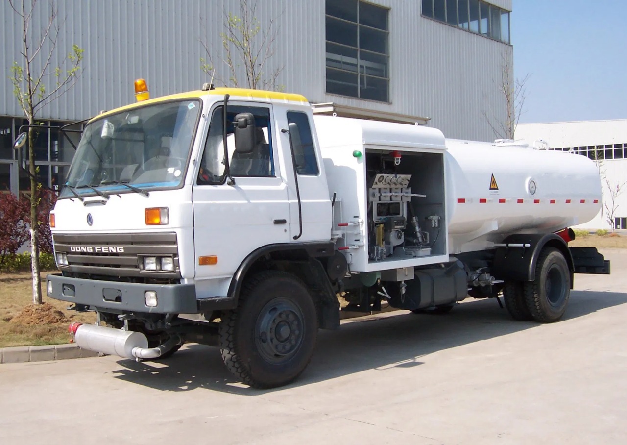 6 Wheelers 10000 Liters Aircraft Refueller