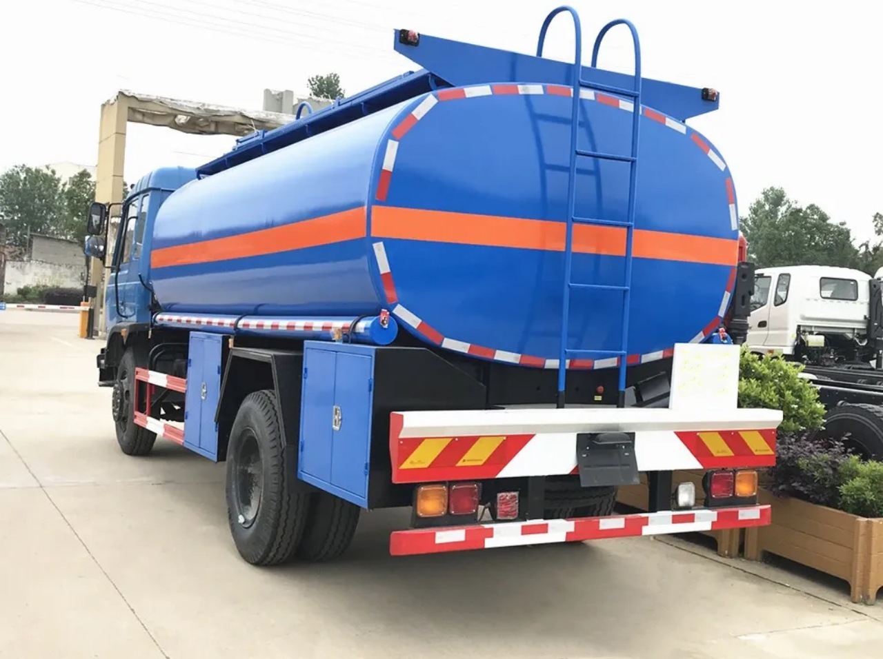 6 Wheelers 10000 Liters Diesel Fuel Bowser (4)
