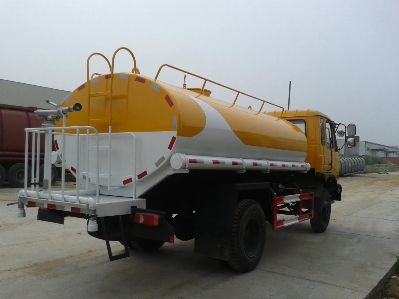 6 Wheelers 12000 Liters Water Tanker Truck (4)