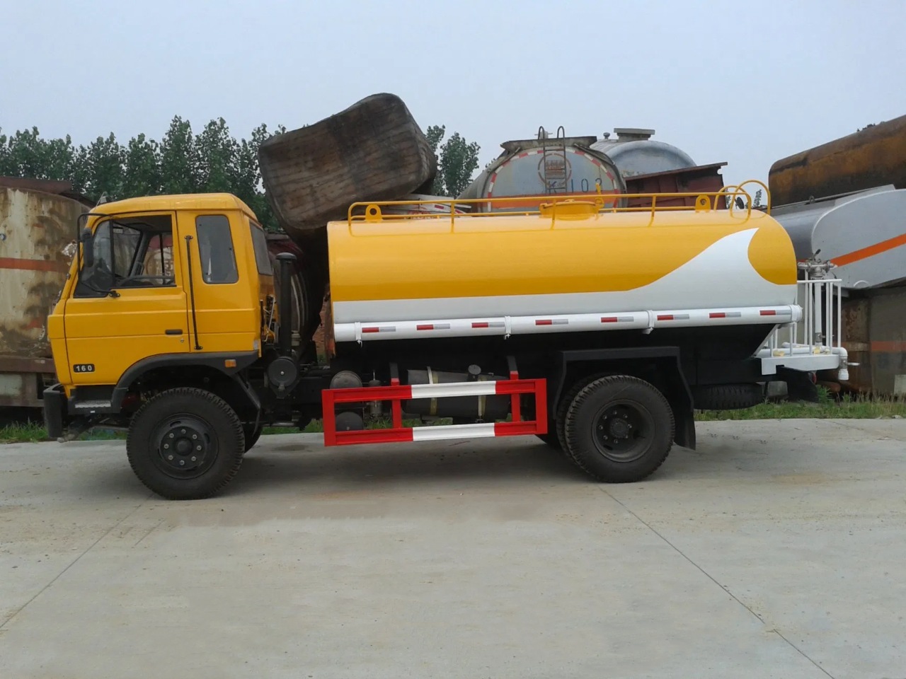 6 Wheelers 12000 Liters Water Tanker Truck (5)