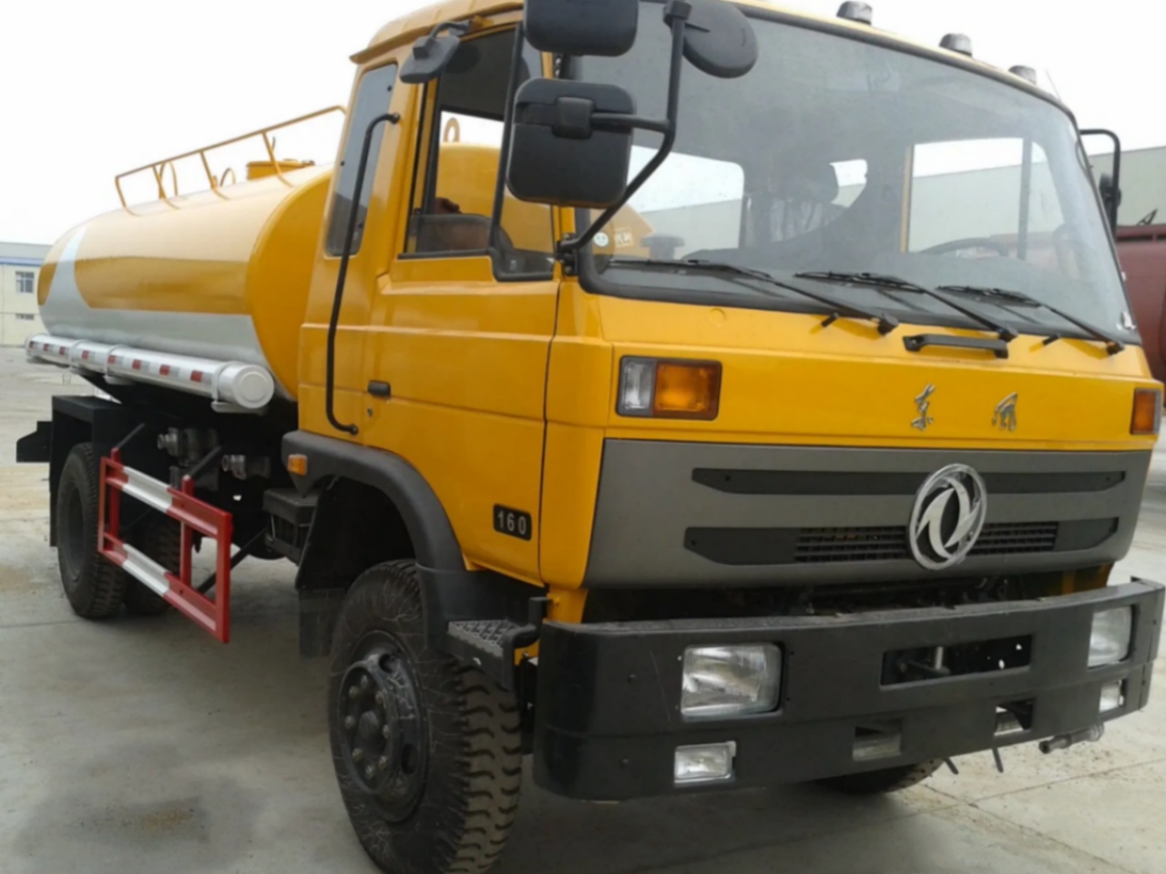 6 Wheelers 12000 Liters Water Tanker Truck
