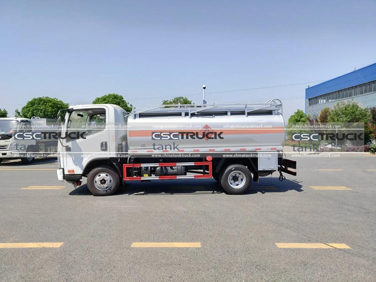6 Wheelers 6CBM Small Fuel Truck (4) 6 Wheelers 6CBM Small Fuel Truck (4)