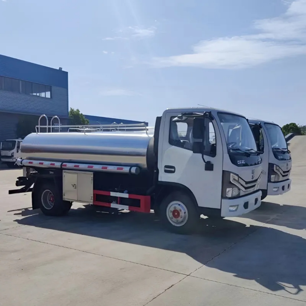 6 Wheelers 9000 Liters Water Tanker Truck (2)