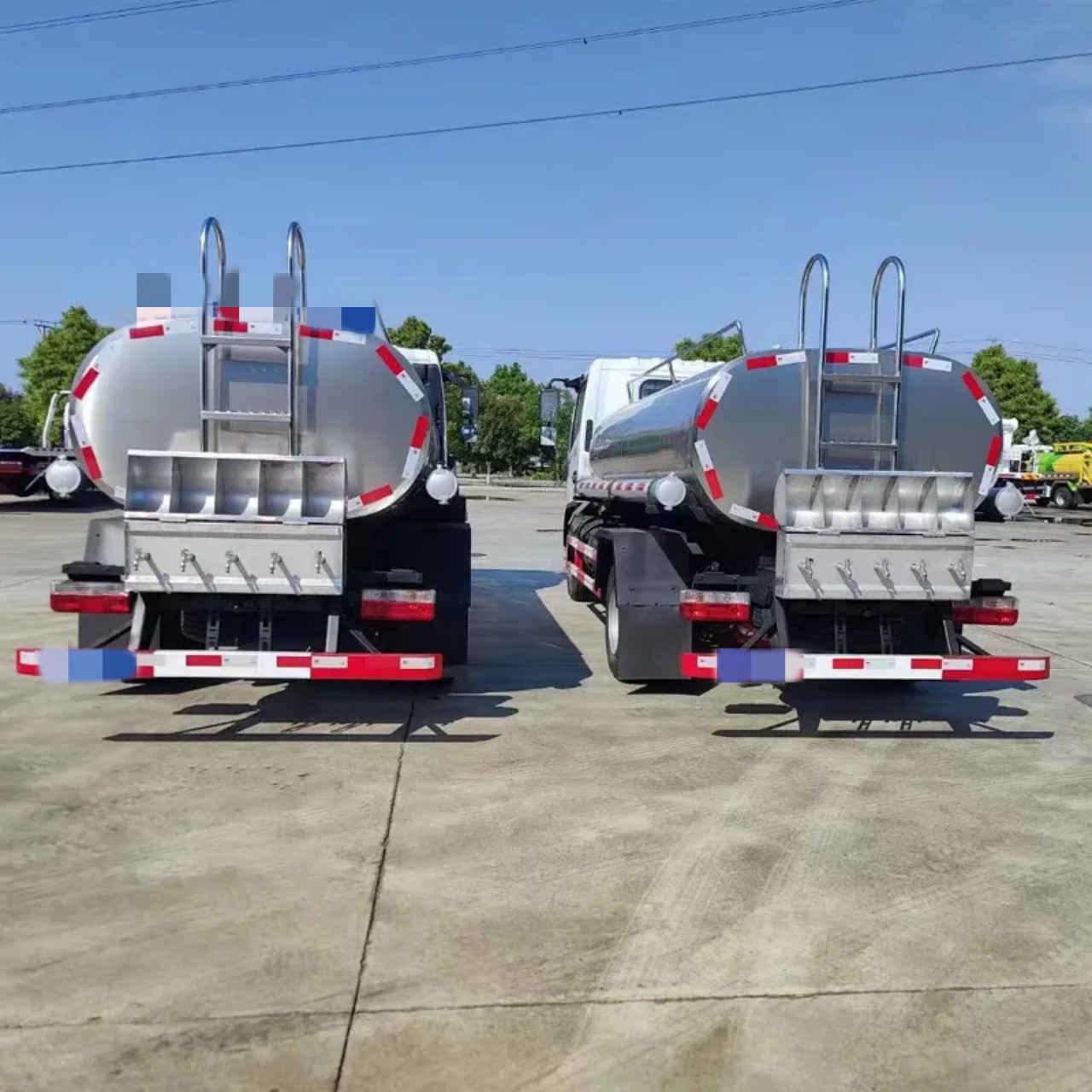 6 Wheelers 9000 Liters Water Tanker Truck (5) 6 Wheelers 9000 Liters Water Tanker Truck (5)