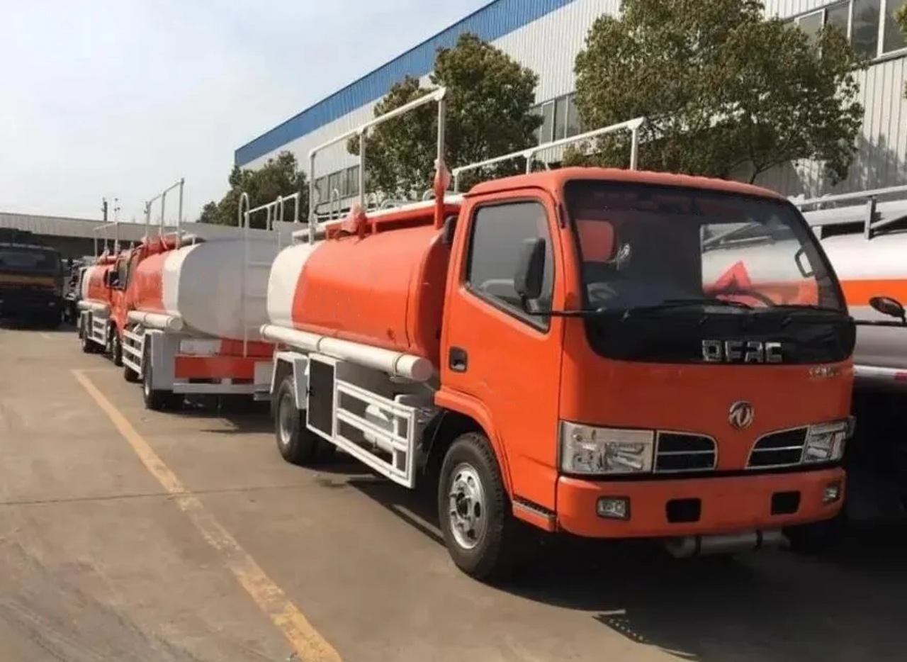 6CBM Diesel Refueling Tank Truck (2)