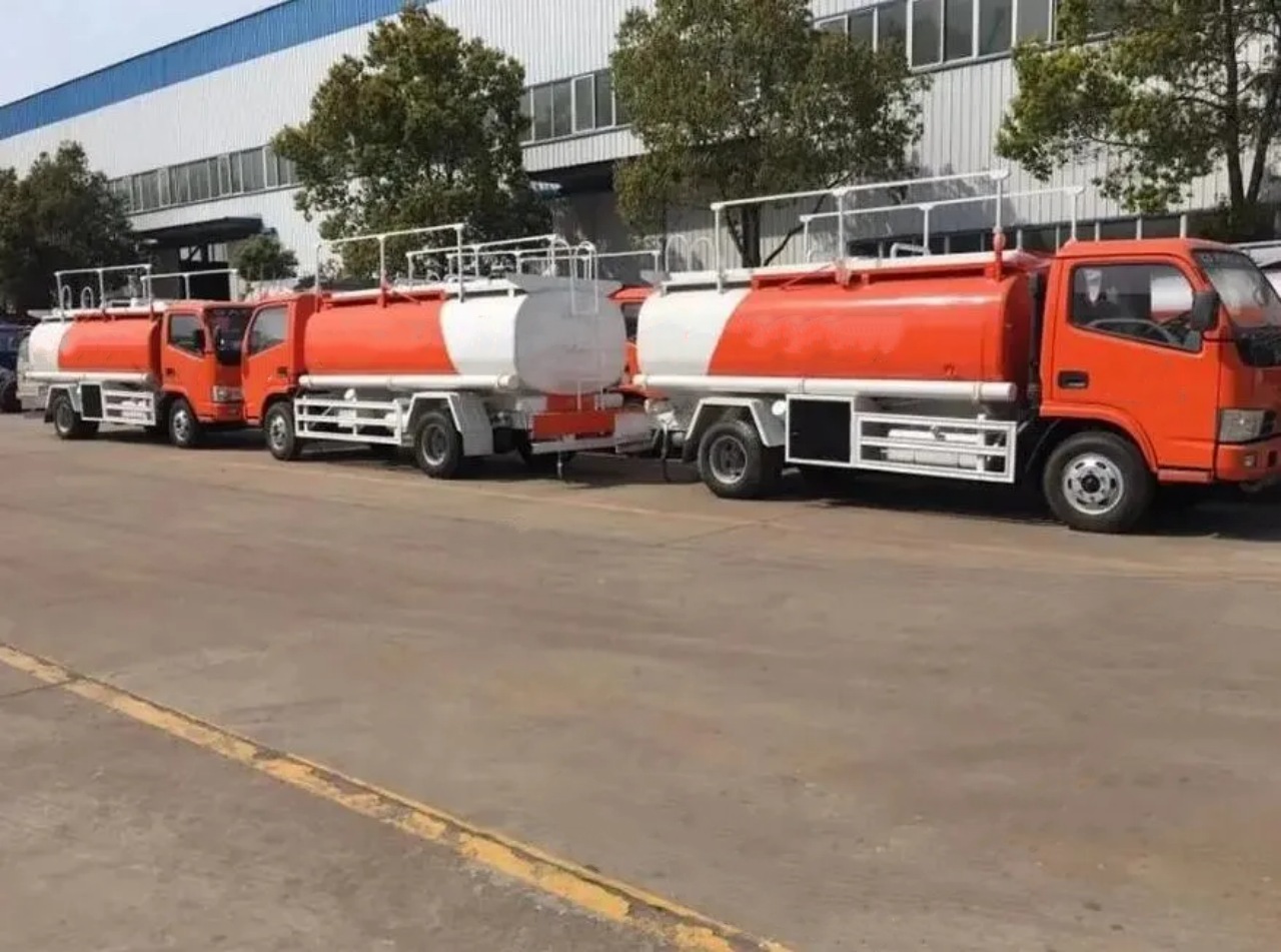 6CBM Diesel Refueling Tank Truck (4)