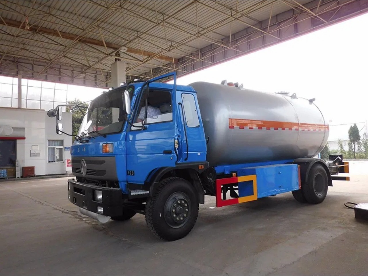 6CBM LPG Bobtail Tank Truck (2)