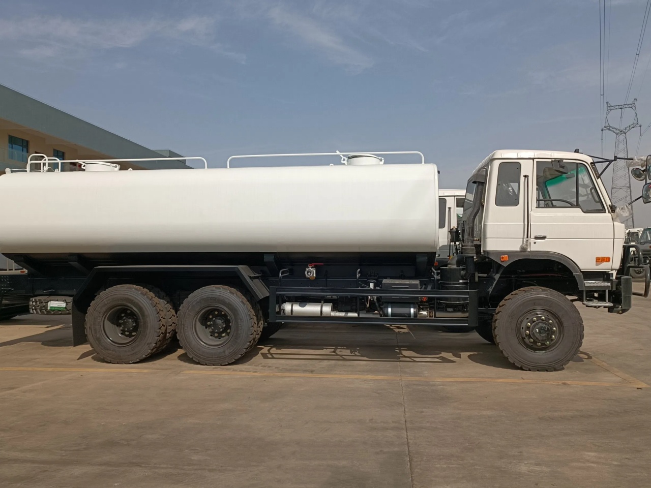 6x6 25000 Liters Water Tanker Truck (4) 6x6 25000 Liters Water Tanker Truck (4)