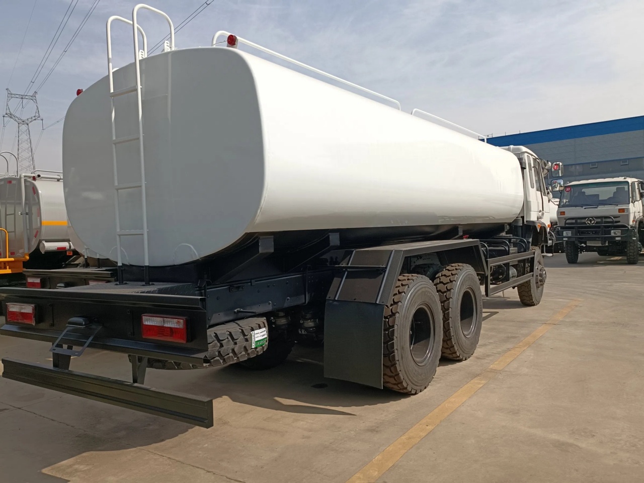 6x6 25000 Liters Water Tanker Truck (5) 6x6 25000 Liters Water Tanker Truck (5)