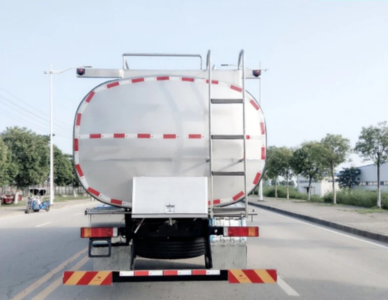 8 Wheelers 20 CBM Milk Tank Truck (6)