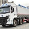 8 Wheelers 32 CBM Pneumatic Bulk Tanker Truck
