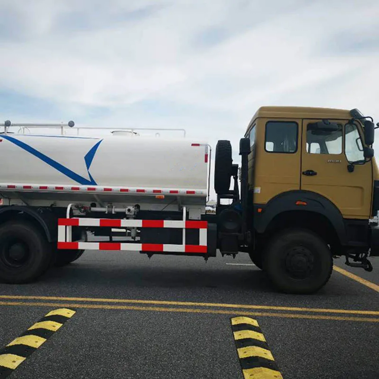 Beiben 4WD 10 CBM Water Tanker Truck (5)